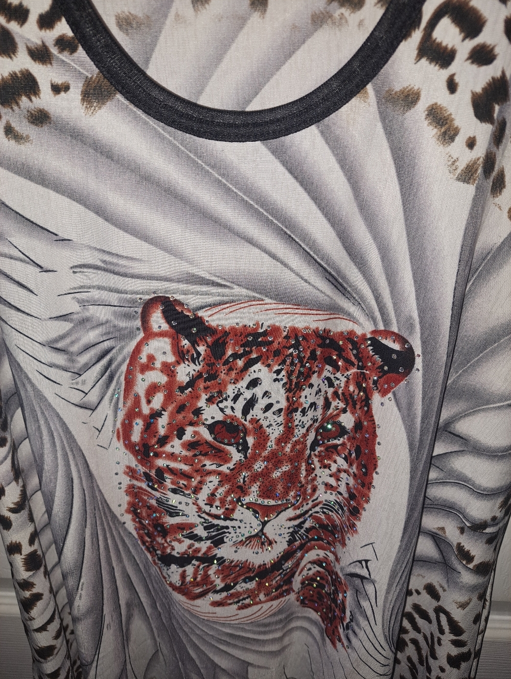 Xhilaration Black/White Tank Top with Red Tiger Graphic - Picture 4 of 5